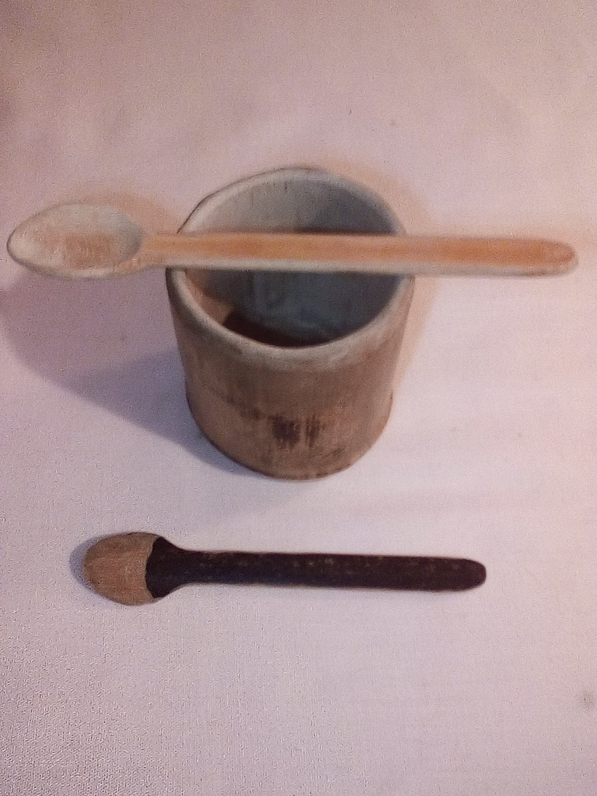 Petite cuillère en bambou noir artisanale 12-13 cm et son estampille en croix