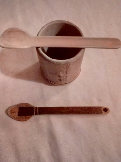 Petite cuillère en bambou noir artisanale 12-13 cm estampillée de la croix
