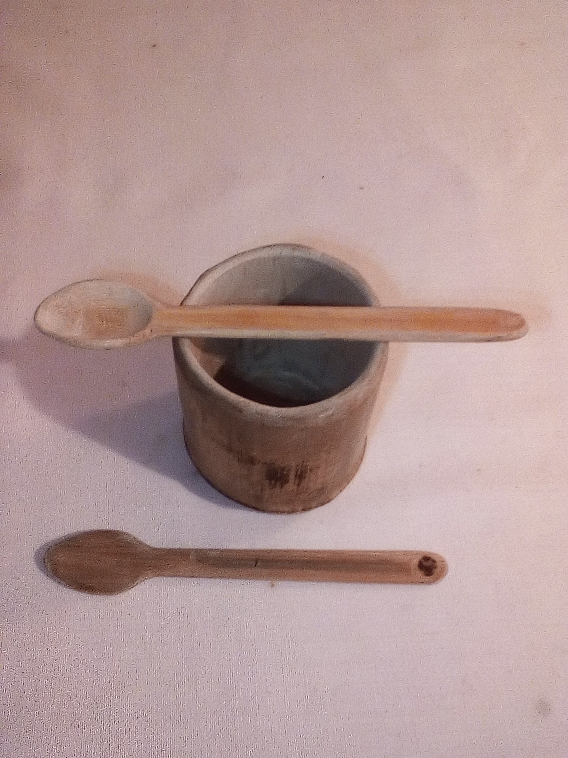 Petite cuillère en bambou noir artisanale 12-13 cm pelée Estampillée de la croix