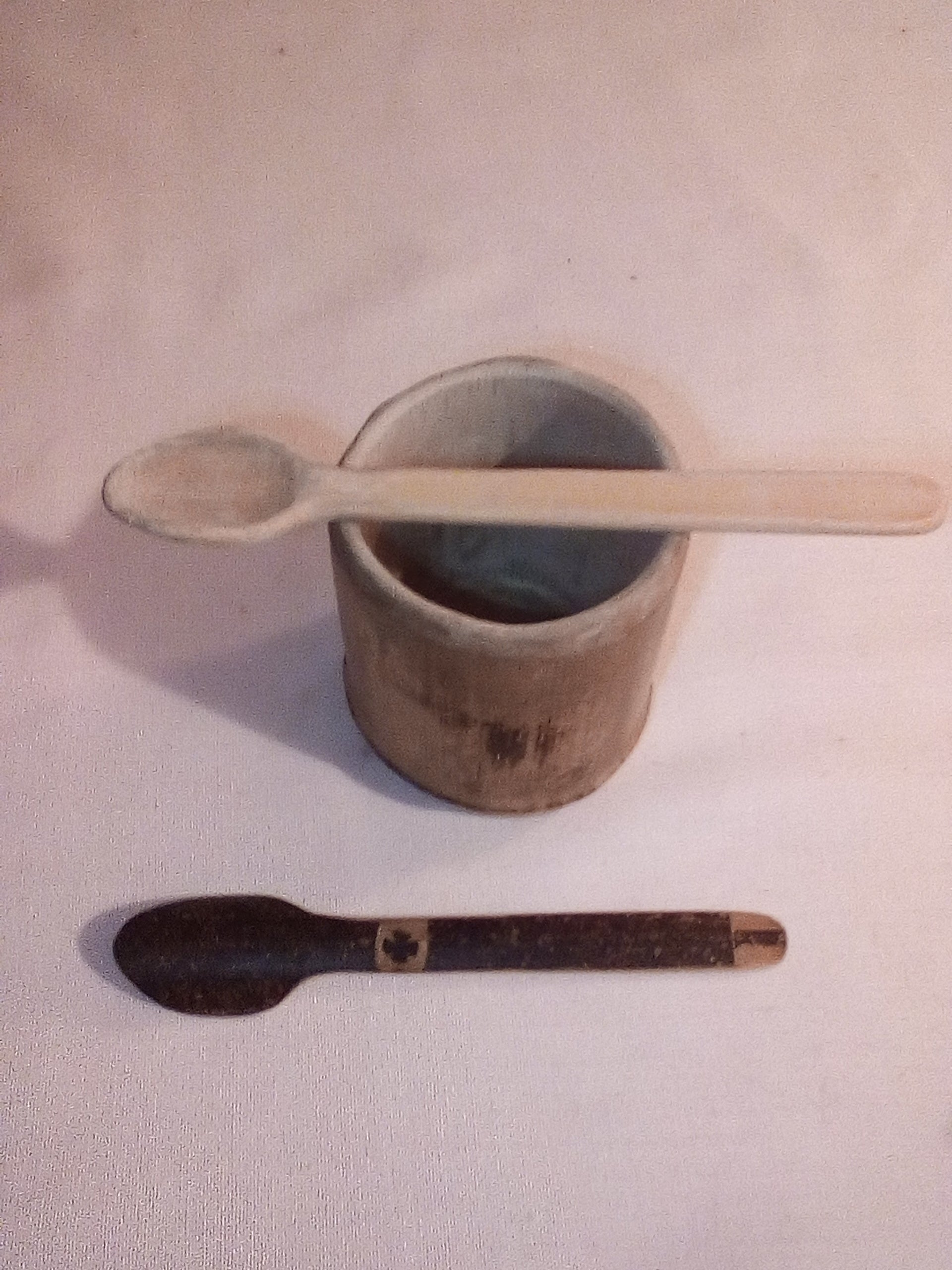 Petite cuillère en bambou noir artisanale 12-13 cm estampillée de la croix