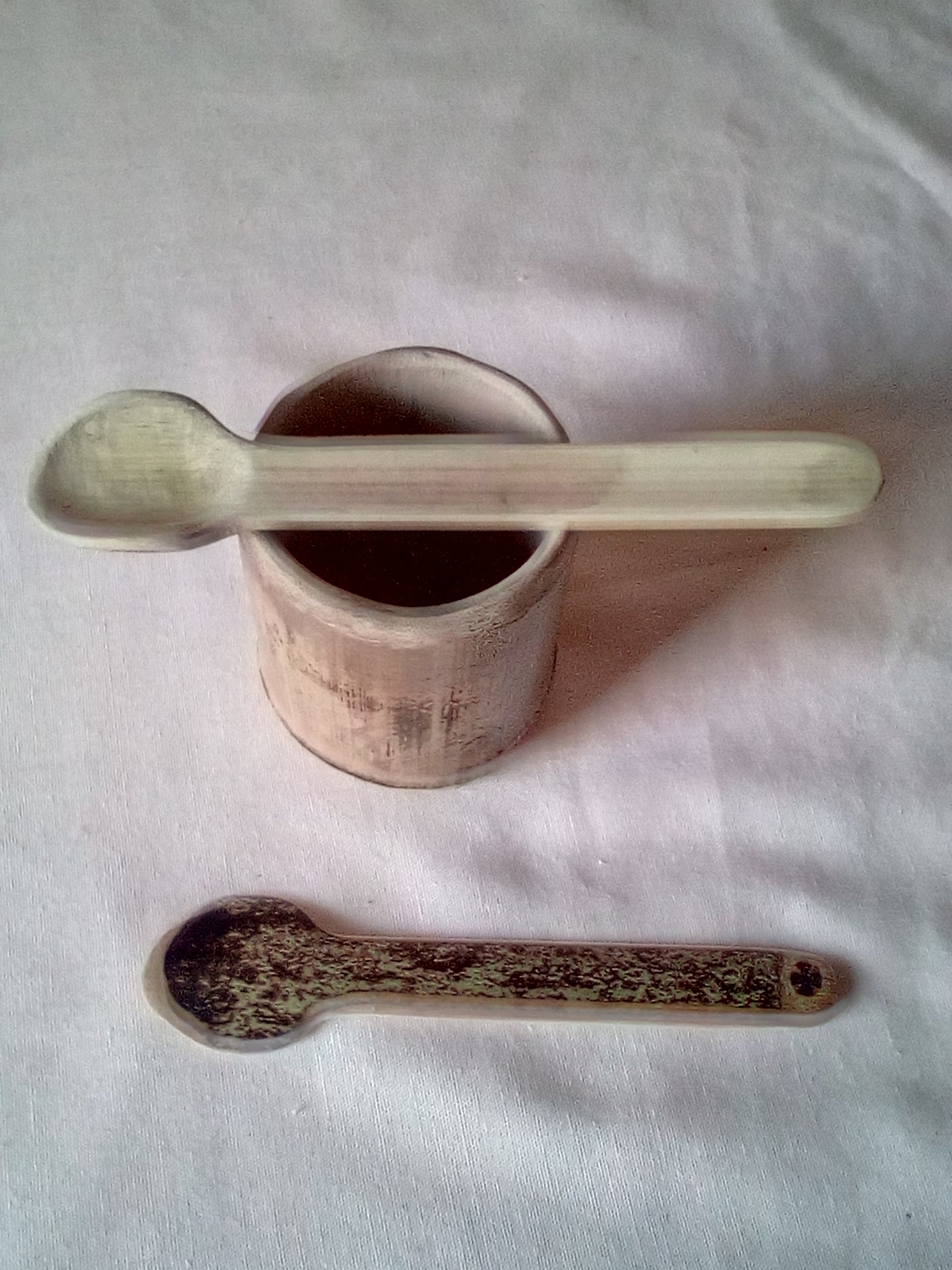 Petite cuillère en bambou noir artisanale 13-14 cm estampillé de la croix