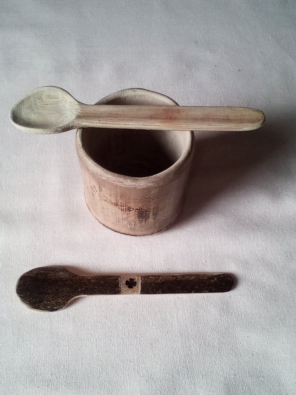 Petite cuillère en bambou noir et son estampille 12 cm