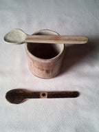 Petite cuillère en bambou noir et son estampille 12 cm