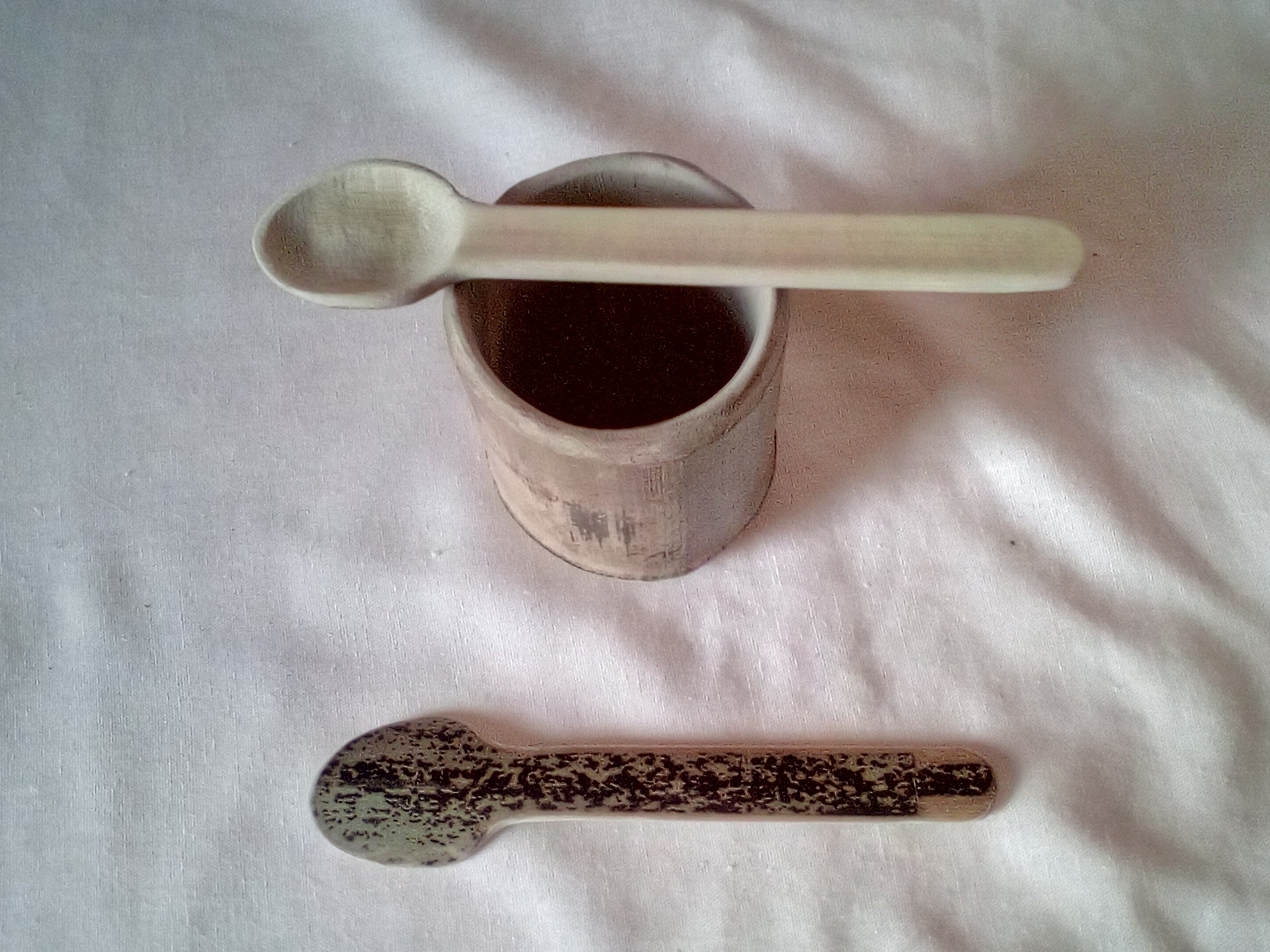 Petite cuillère en bambou noir artisanale 13-14 cm estampillée de la croix