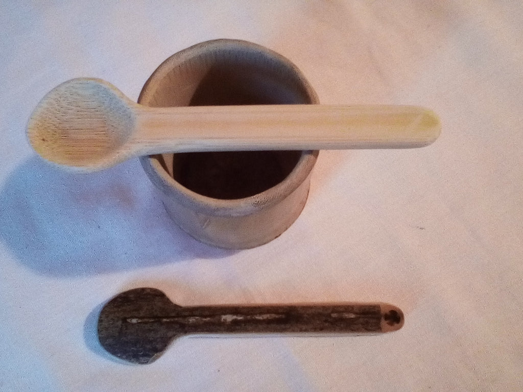 Petite cuillère en bambou noir naturellement dessinée de 11 cm