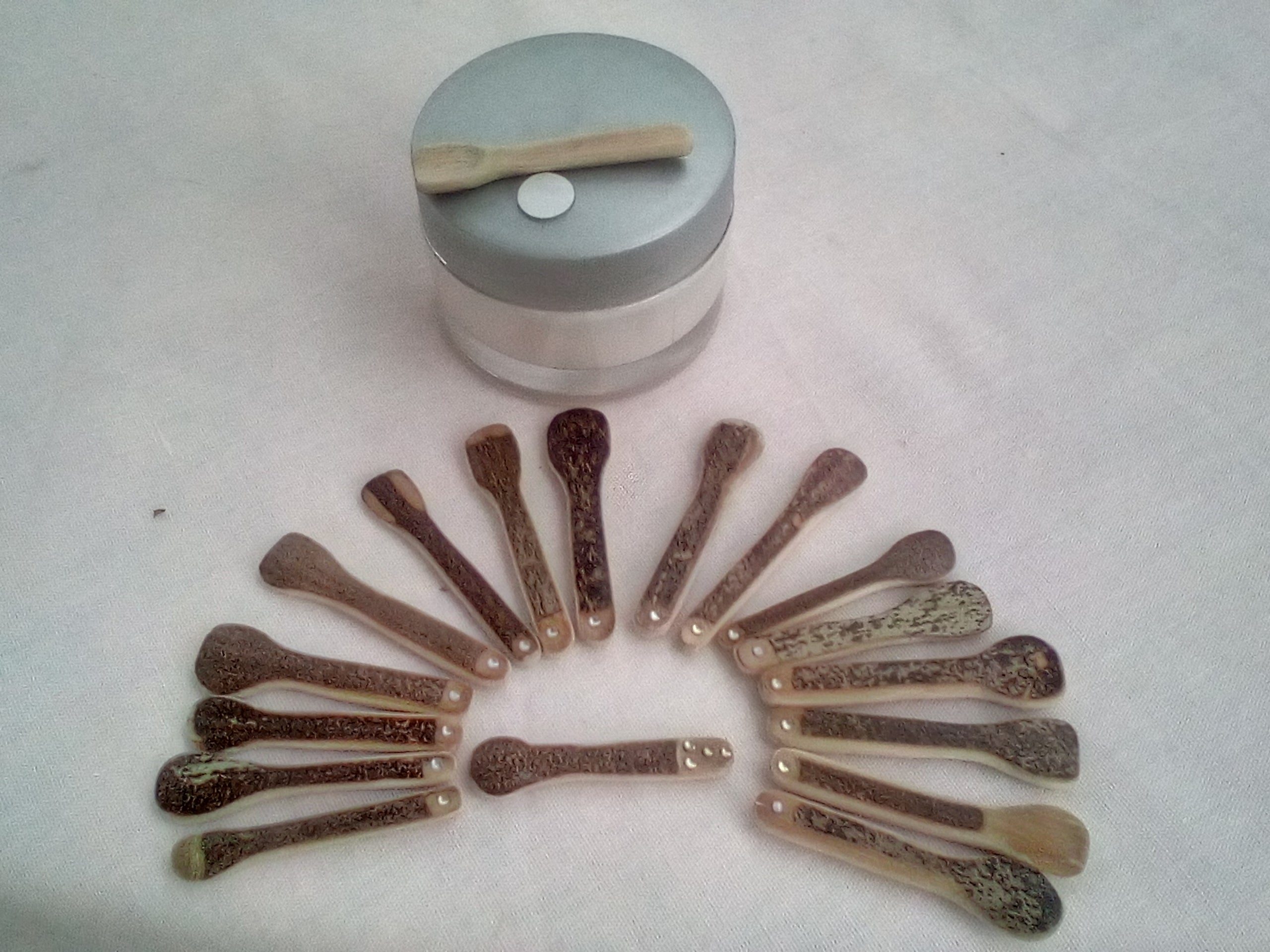 Spatule à maquillage en bambou noir 4-5 cm 1 strass blanc