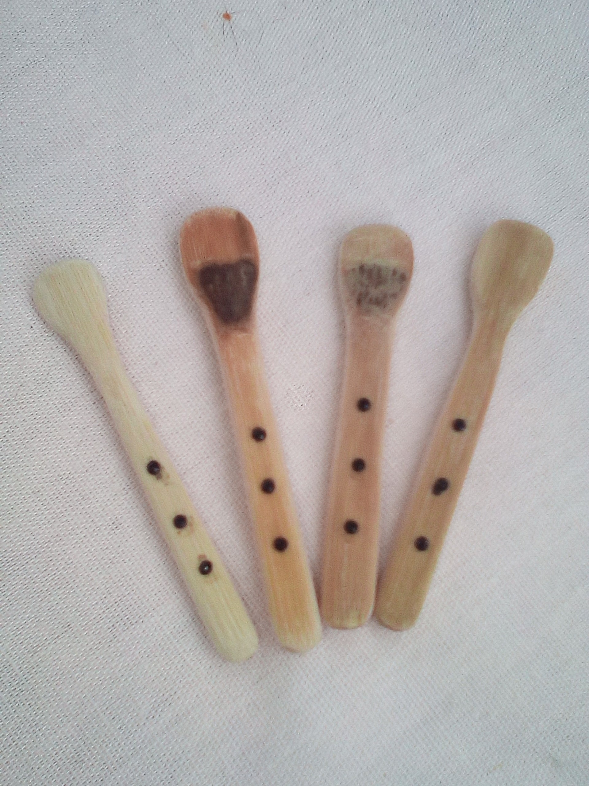 Spatule à maquillage en bambou pelée 3 strass noir 4-5 cm