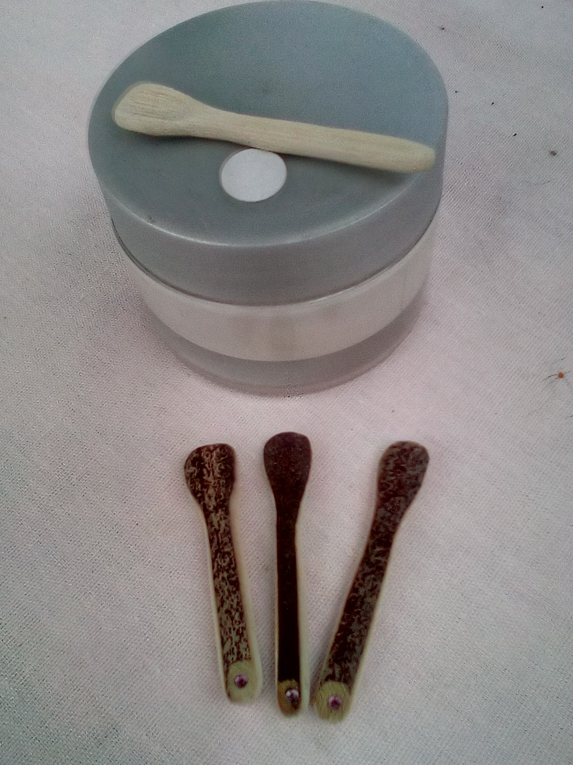 Spatule à maquillage en bambou noir artisanale 4-5 cm 1 strass rose clair