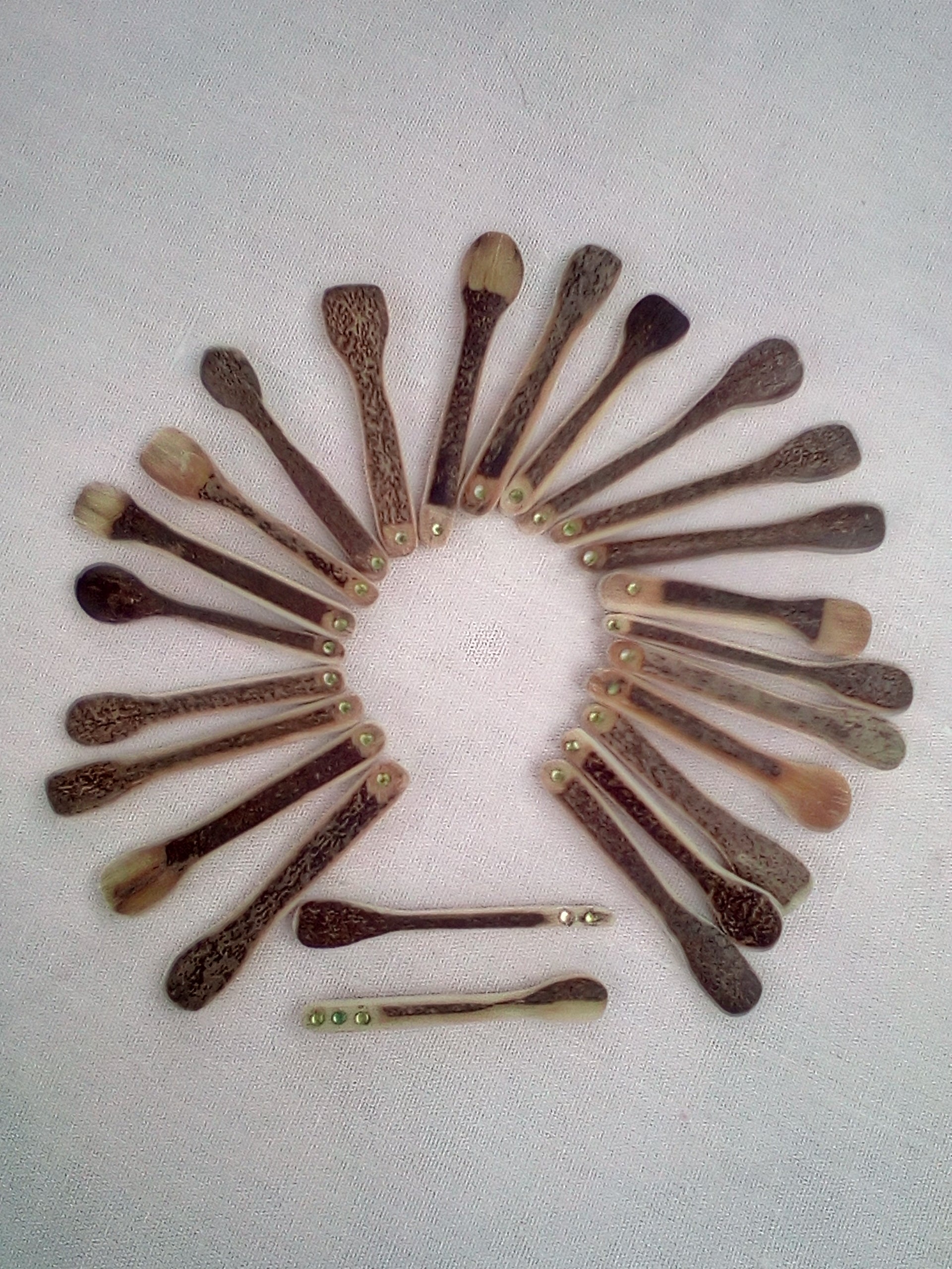 Spatule à maquillage en bambou noir 4-5 cm 1 strass vert