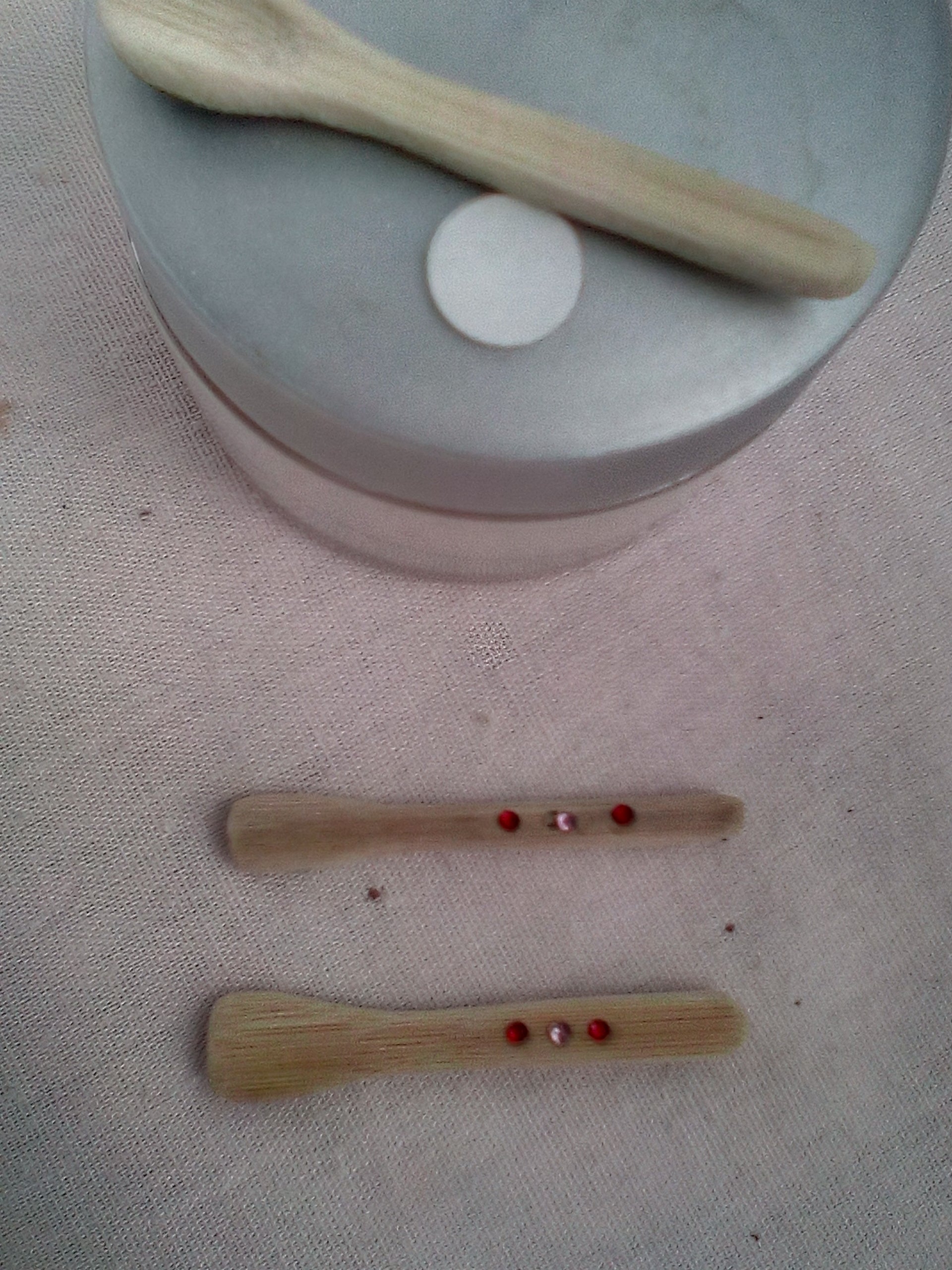 Spatule à maquillage en bambou noir 4-5 cm 3 strass rouge rose rouge