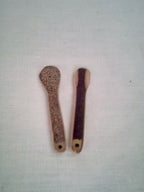 Spatule à maquillage en  bambou noir 4 -5 cm 1 strass noir