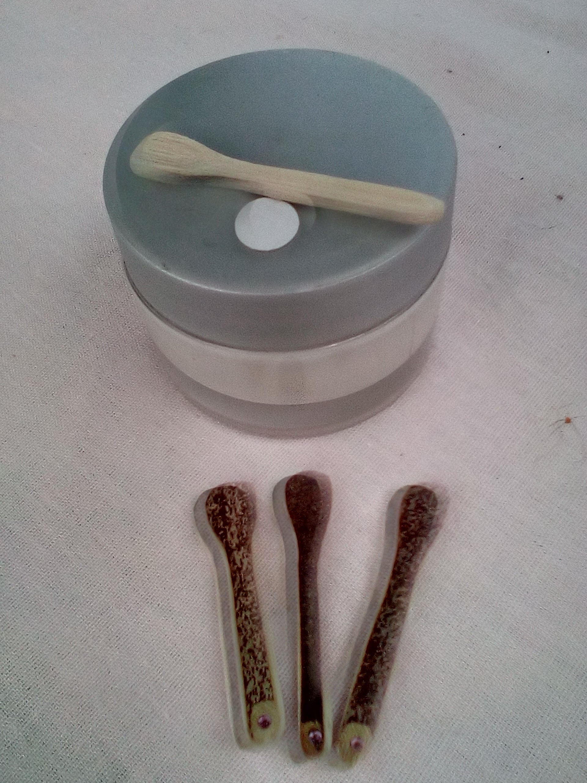 Spatule à maquillage en bambou noir artisanale 3-4 cm  1 strass rose clair