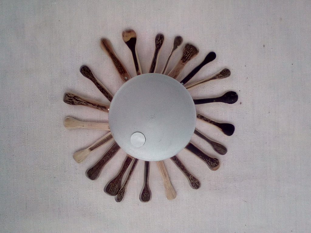 Spatule à maquillage e bambou noir  artisanale 4-5 cm