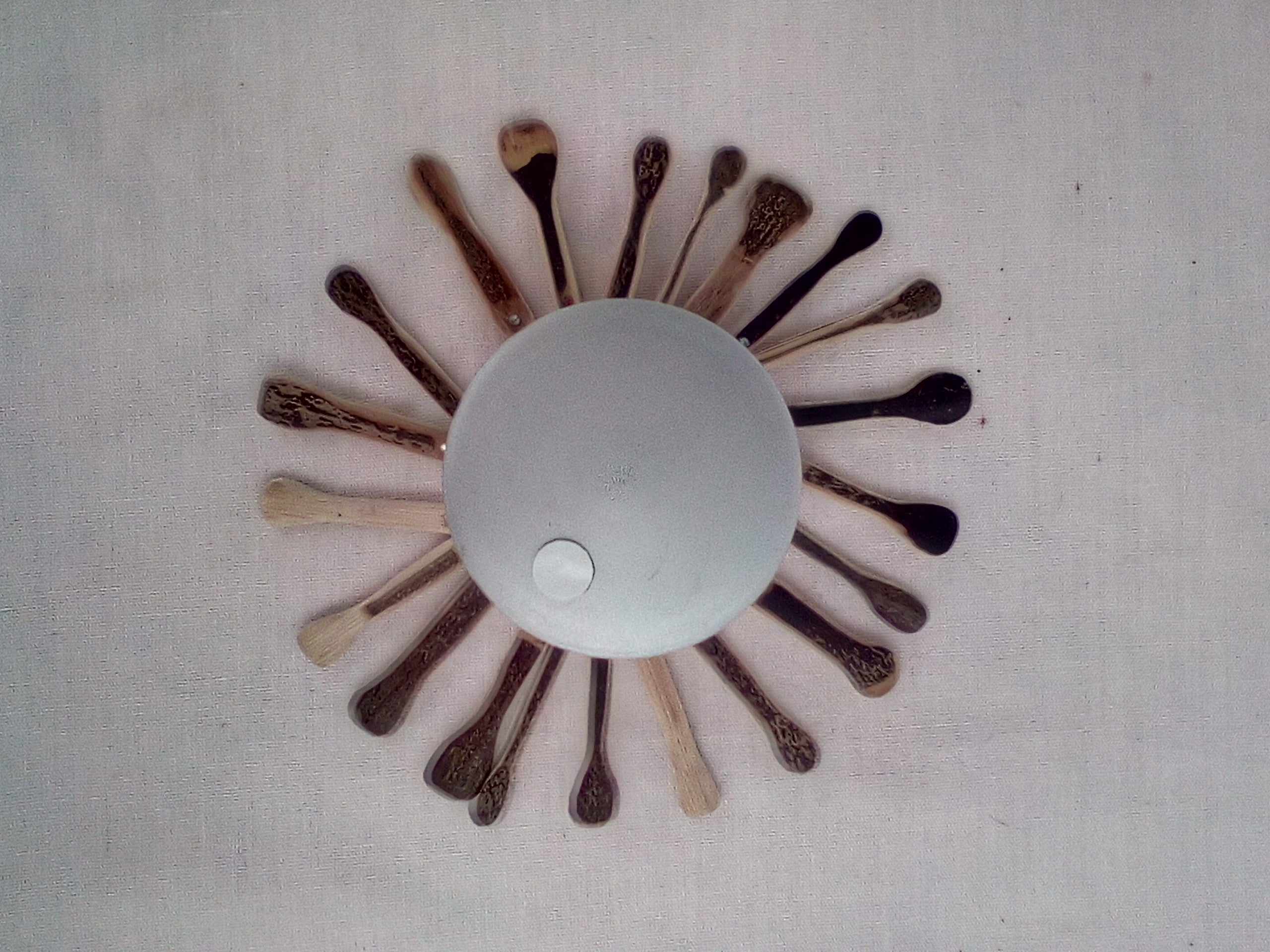 Spatule à maquillage e bambou noir  artisanale 4-5 cm