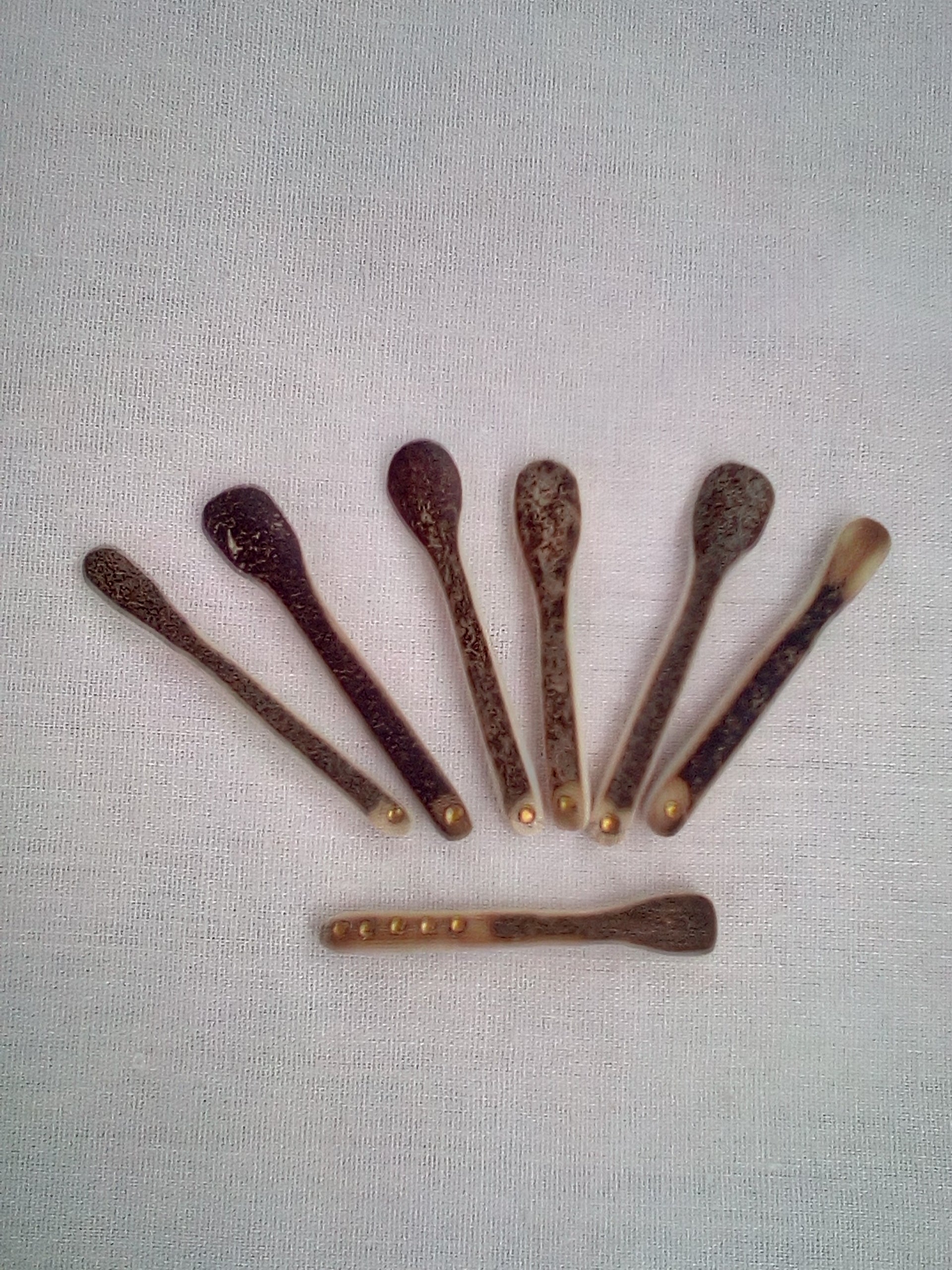 Spatule à maquillage en bambou noir 4-5 cm artisanale 1 strass jaune