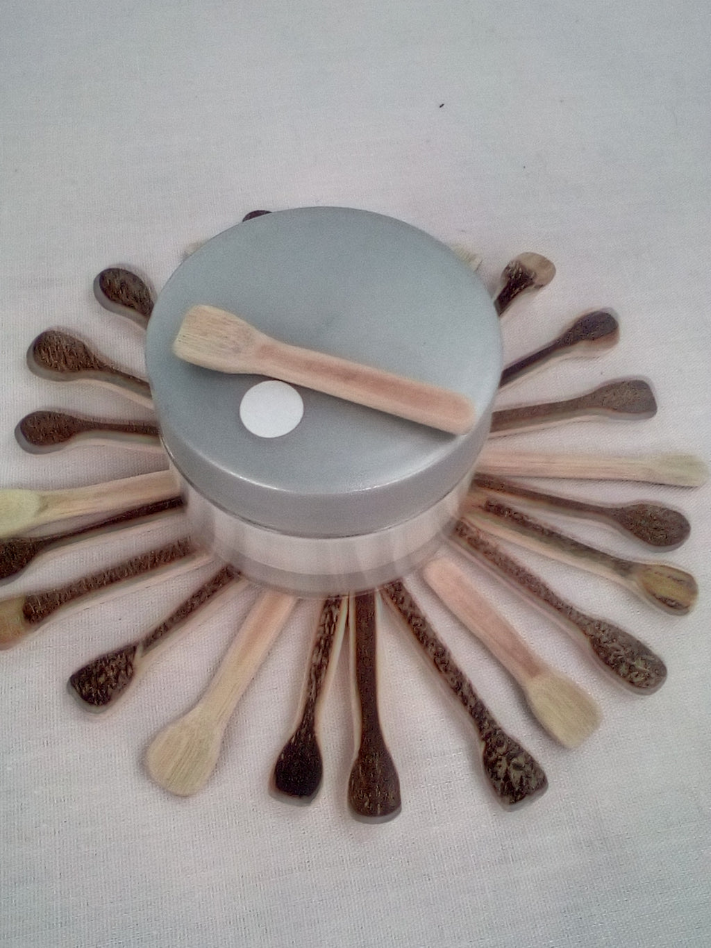Spatule à maquillage en bambou noir 4-5 cm artisanale à tête large