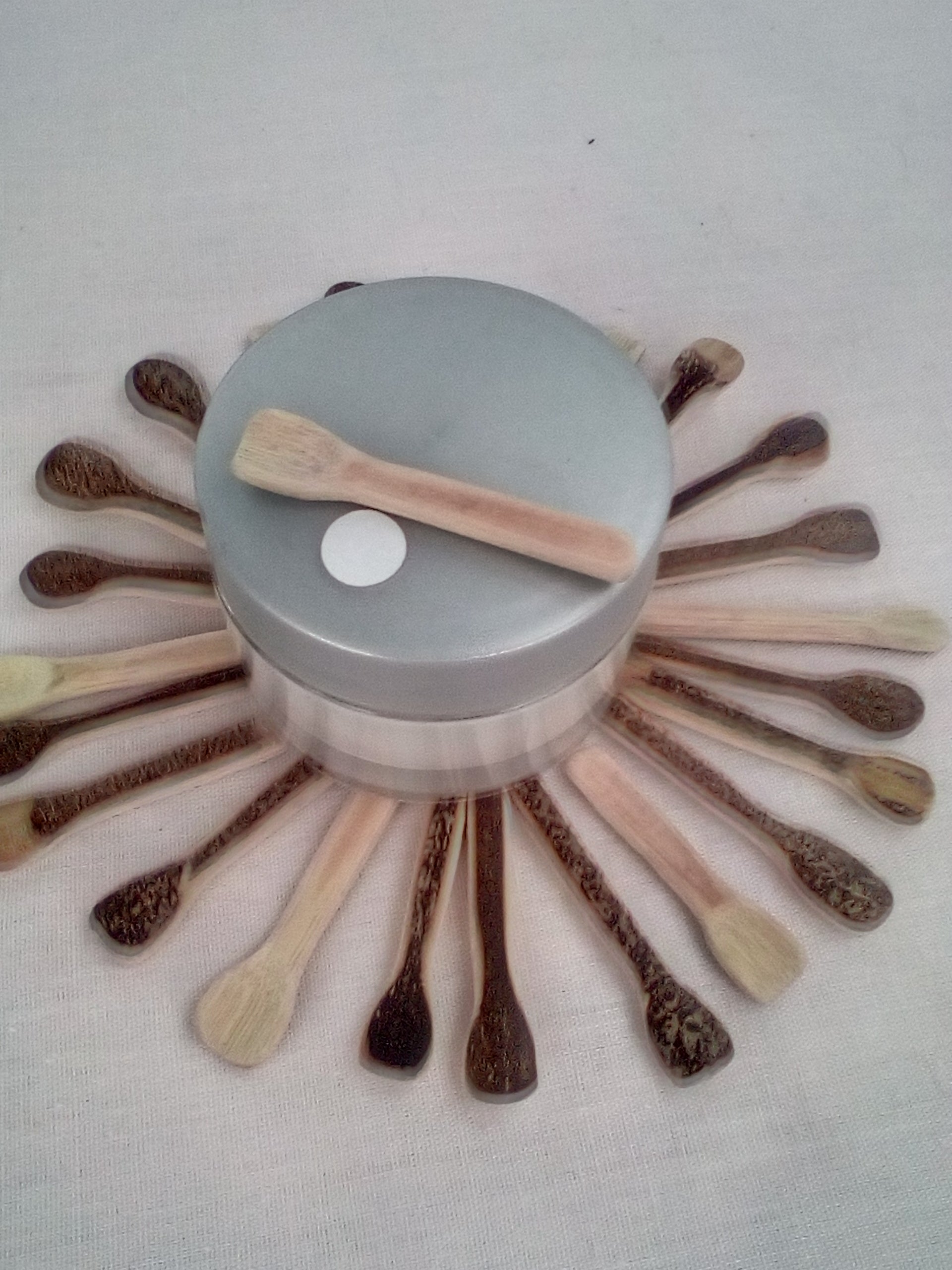 Spatule à maquillage en bambou noir 4-5 cm artisanale à tête large