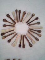 Spatule à maquillage en bambou noir artisanale 5-6 cm naturele