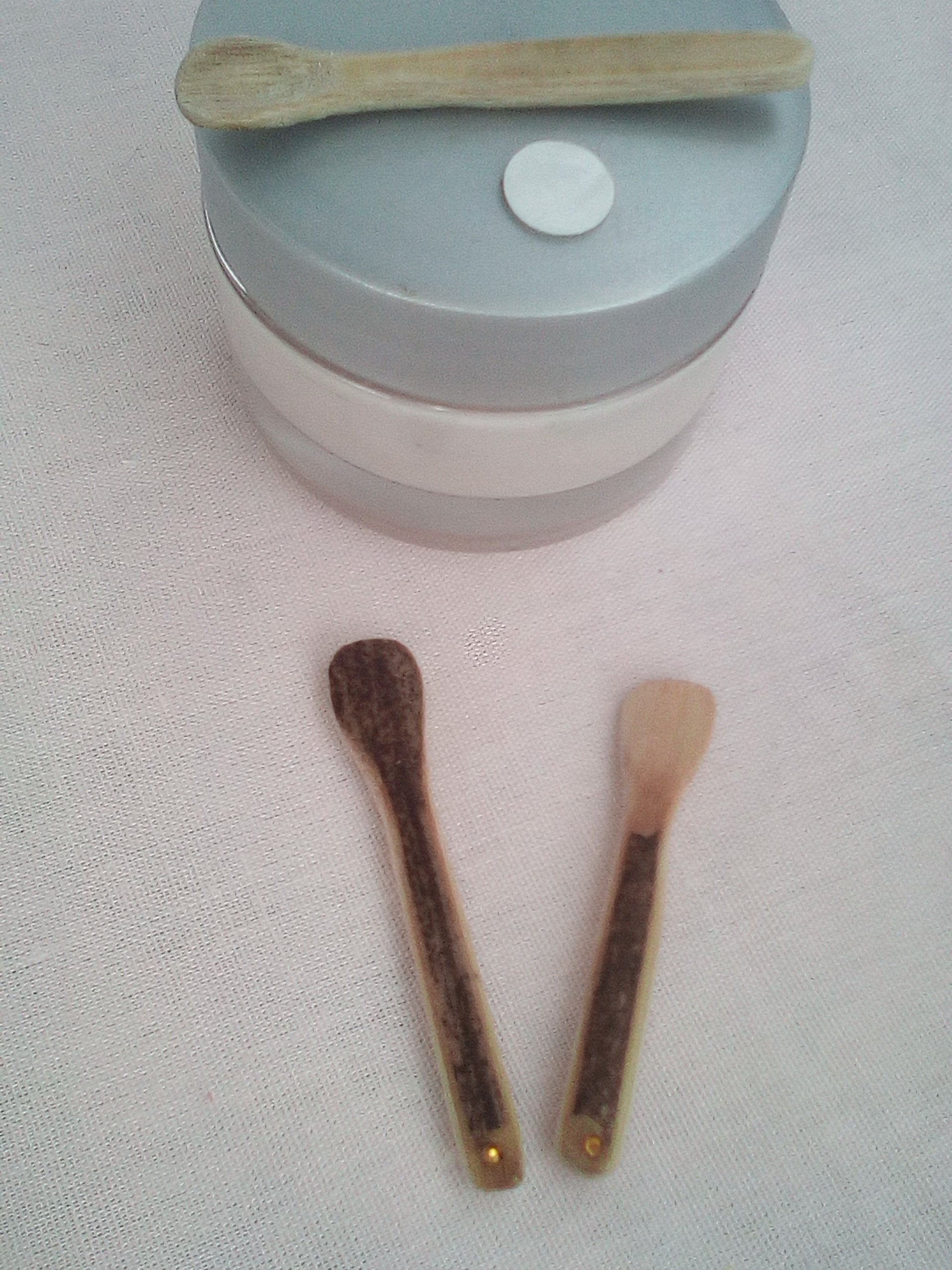 Spatule à maquillage en bambou noir artisanale 5-6 cm 1 strass jaune