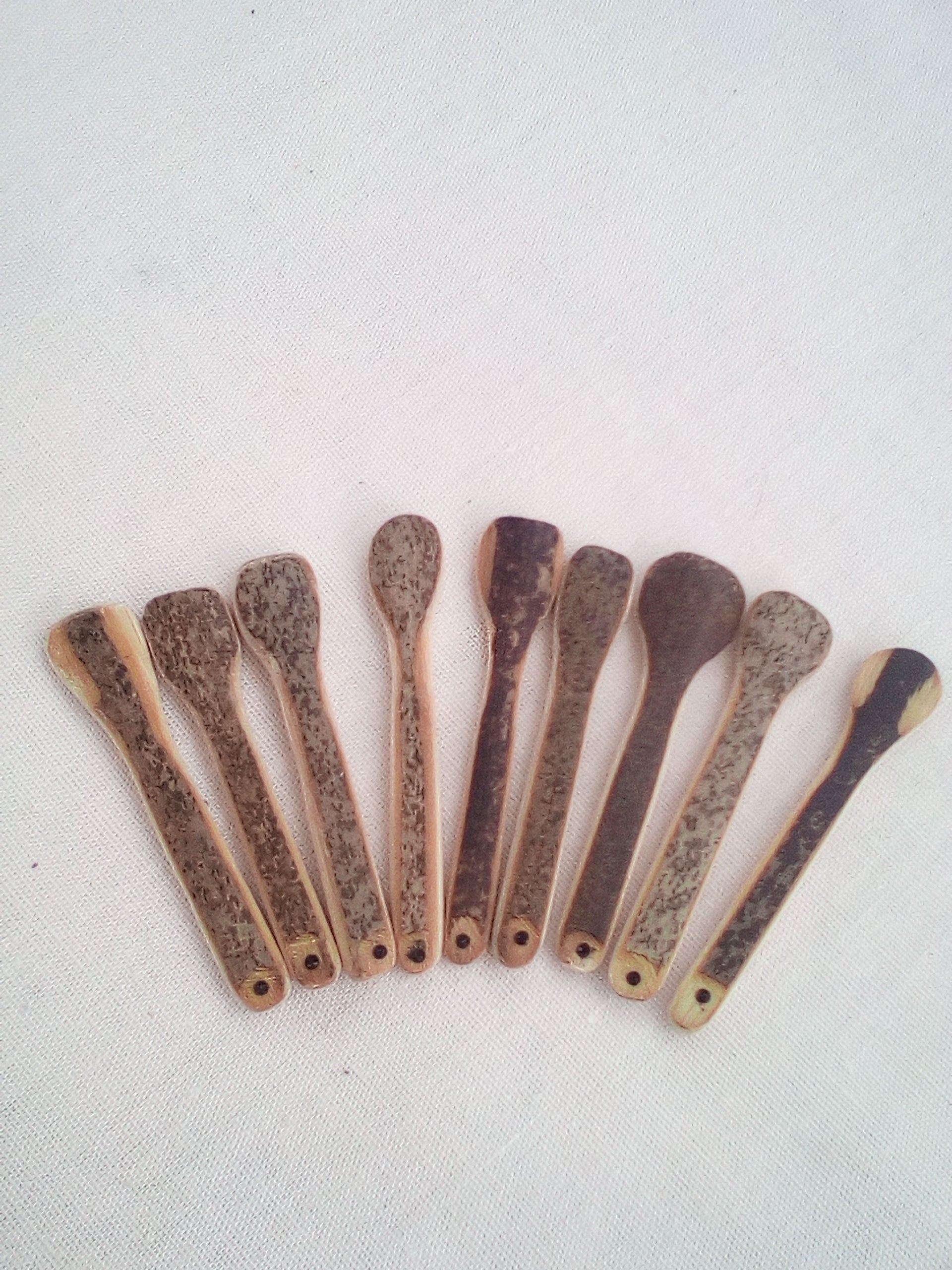 Spatule à maquillage en bambou noir artisanale 5-6 cm 1 strass noir