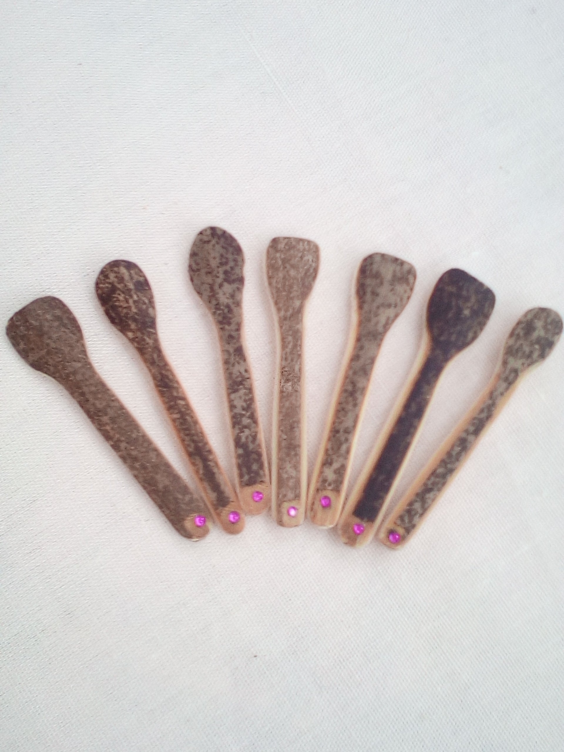 Spatule à maquillage en bambou noir artisanale 5-6 cm 1 strass rose