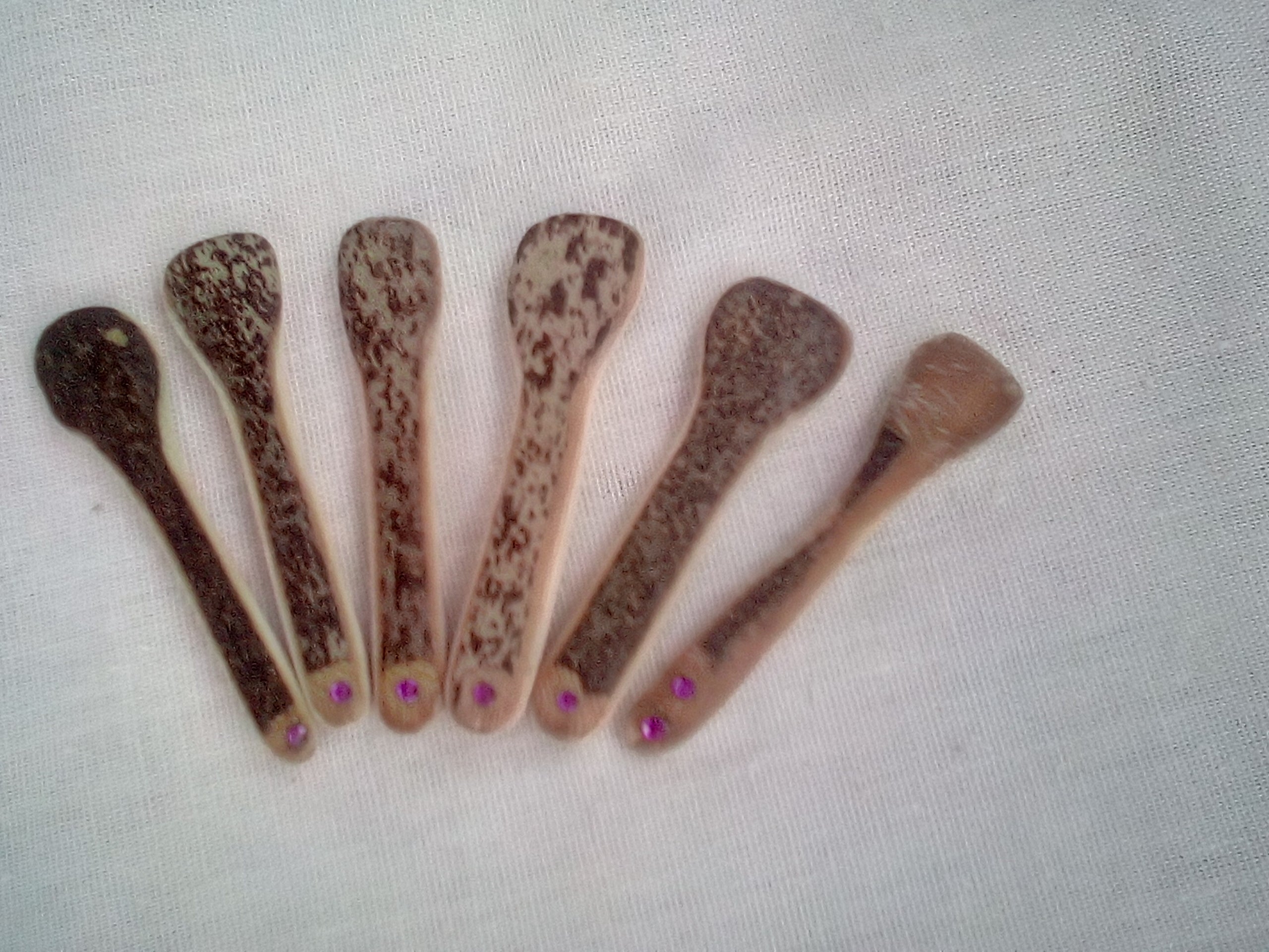 Spatule à maquillage en bambou noir artisanale 4-5 cm 1 strass rose