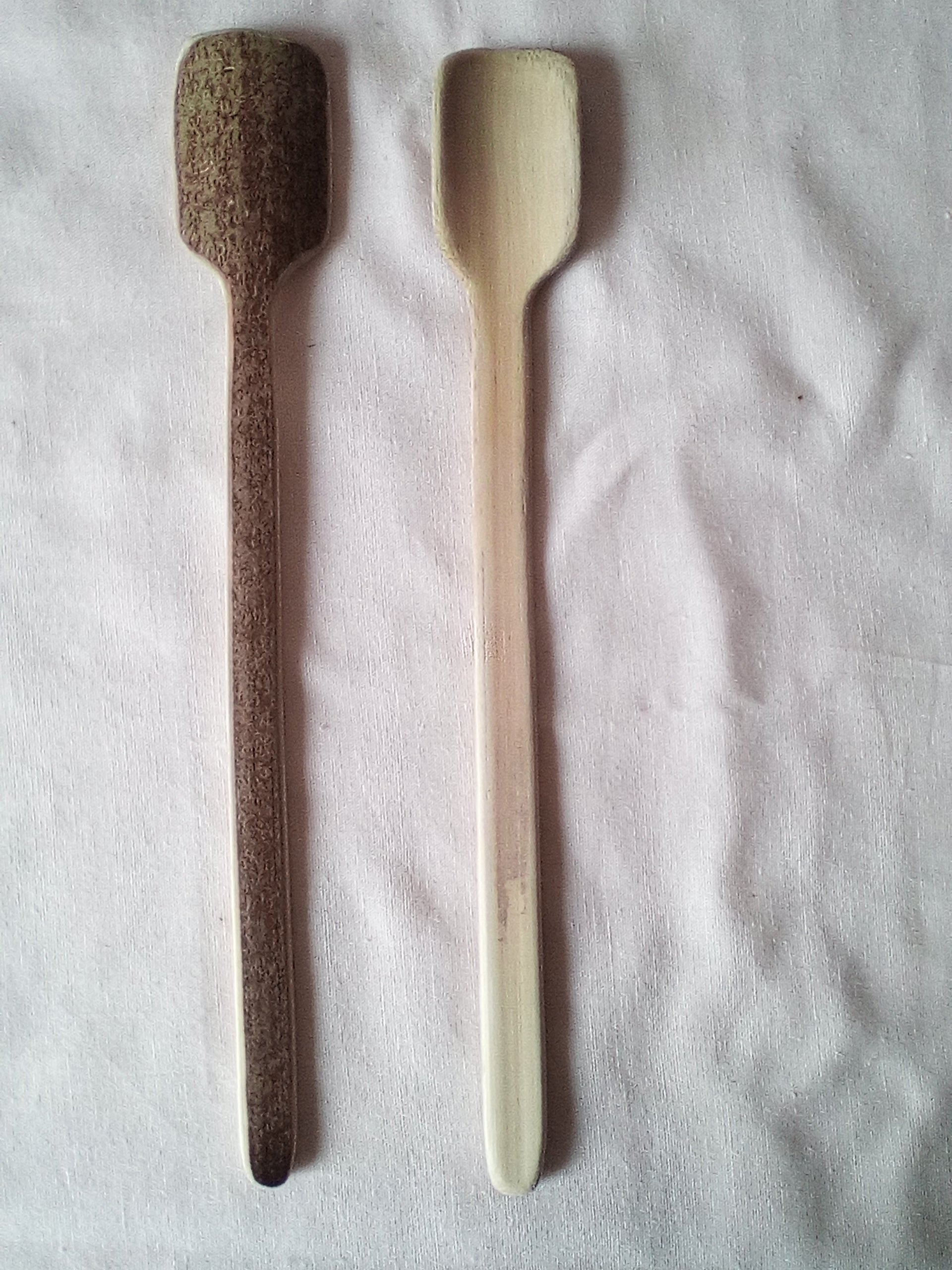 Spatule en bambou noir artisanale de 24 cm naturelle