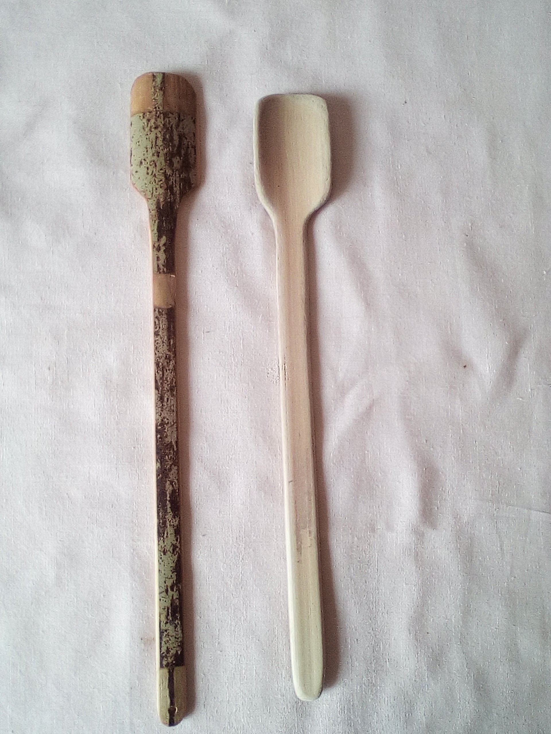 Spatule en bambou noir artisanale de 25 cm tribalisée