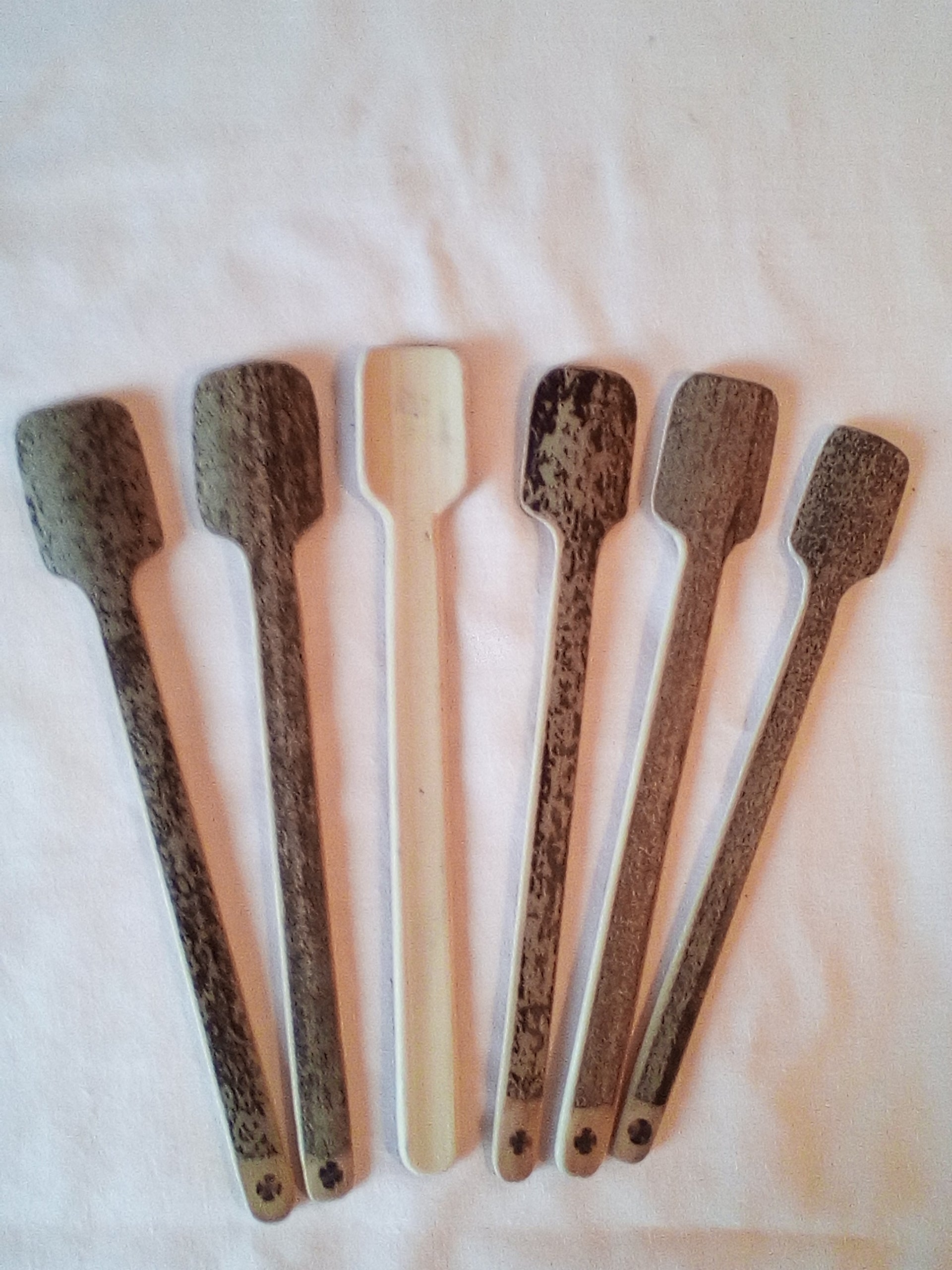 spatule en bambou noir artisanale estampillee 19 cm