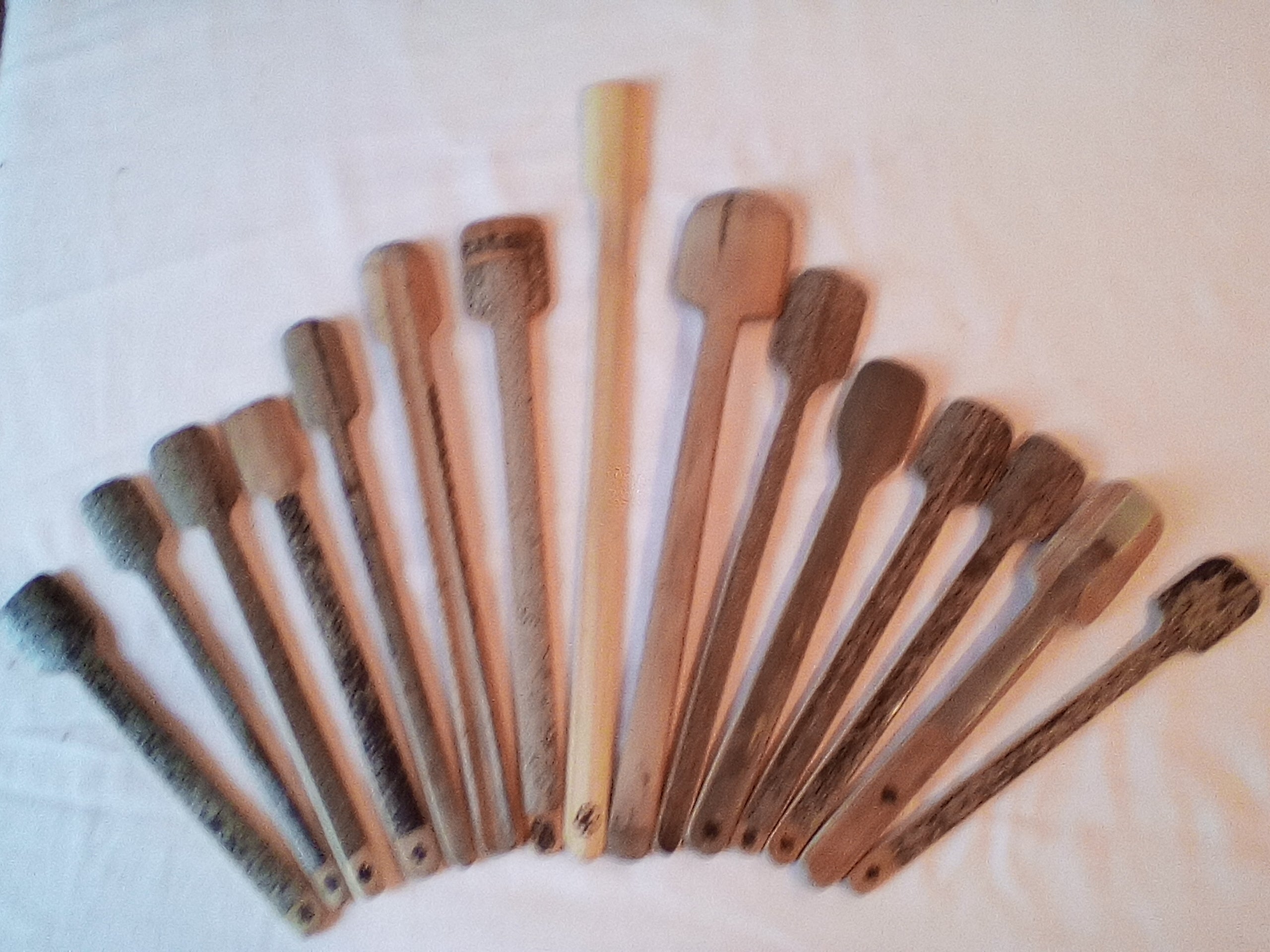 Spatule en bambou noir ou vert artisanale 15-25 cm