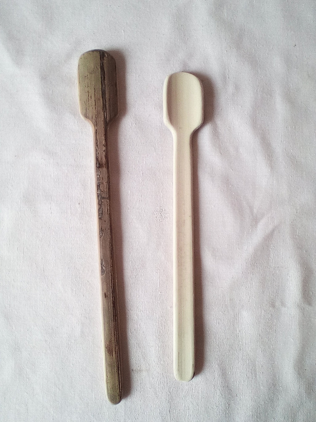 Spatule en babou vert artisanale de 23cm et naturellement dessinée