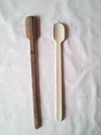 Spatule en babou vert artisanale de 23cm et naturellement dessinée