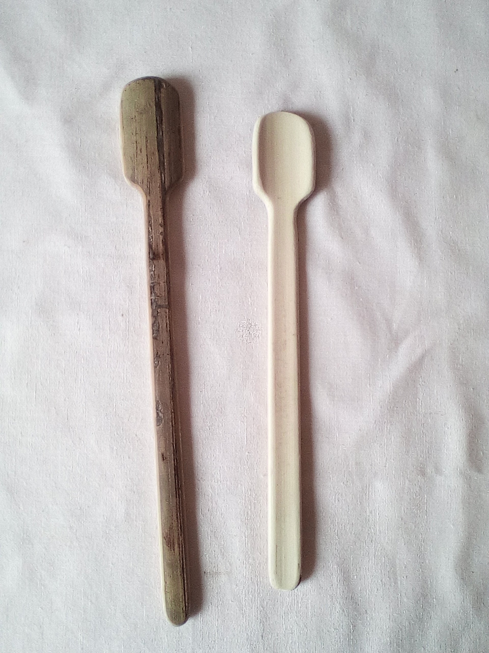 Spatule en babou vert artisanale de 23cm et naturellement dessinée