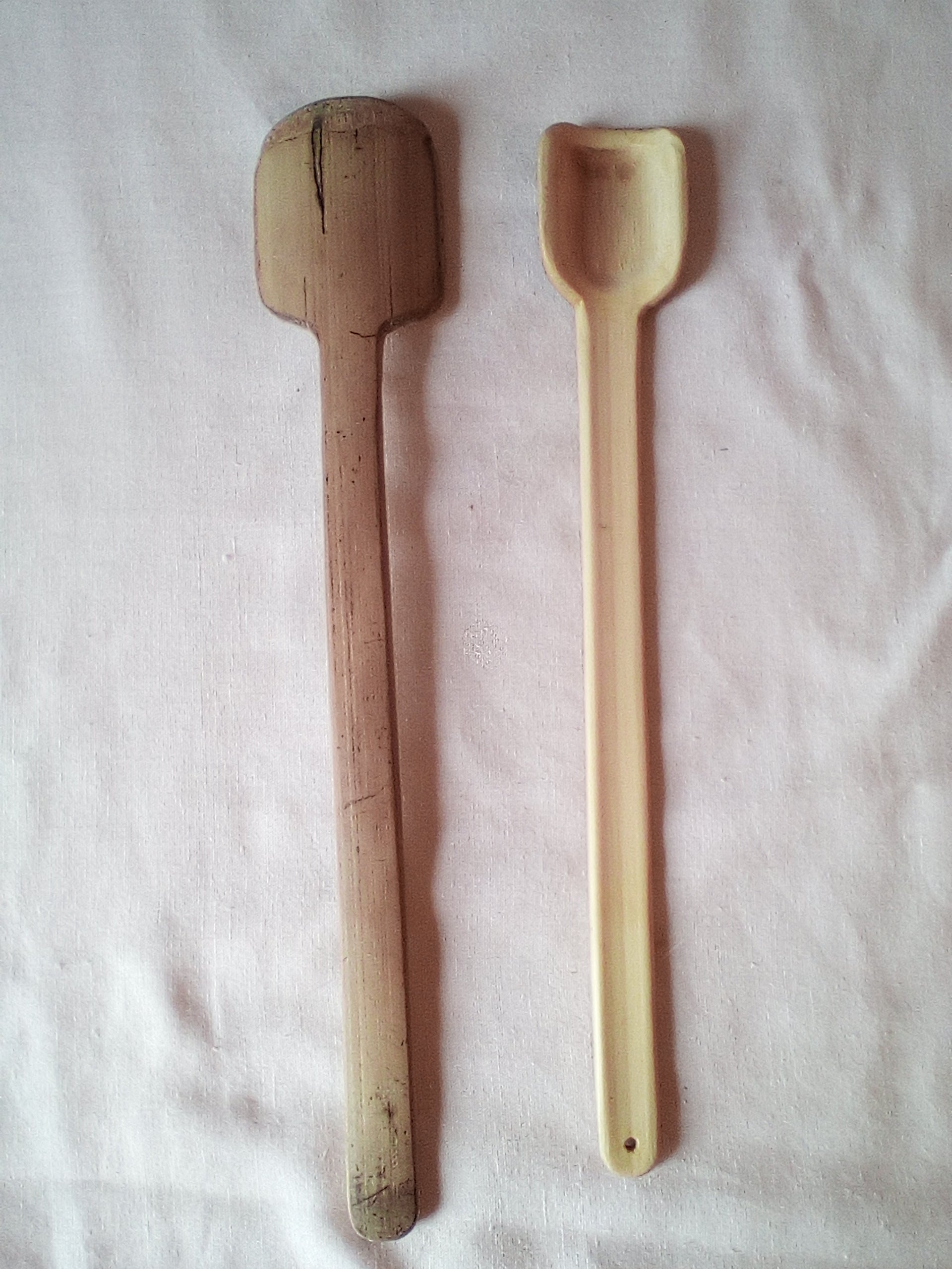 Spatule en bambou vert artisanale de 25 cm et creusée