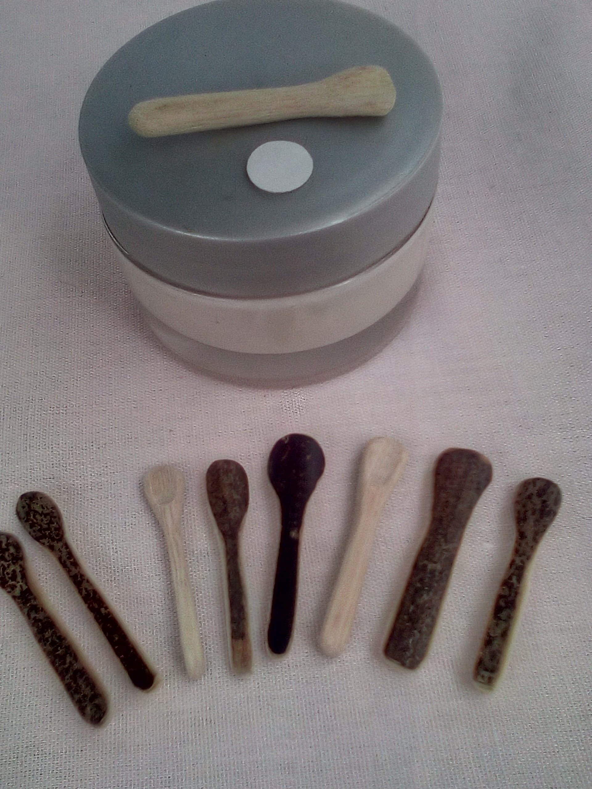 Spatule à maquillage en bambou noir 3-4 cm artisanale tête large