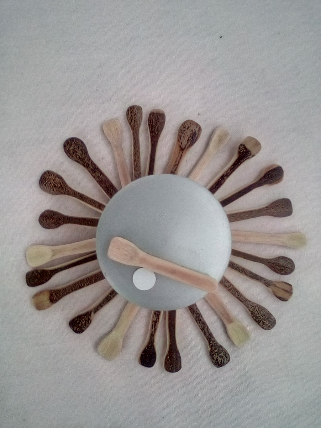 Spatule à maquillage en bambou noir  artisanale 5-6 cm à tête large