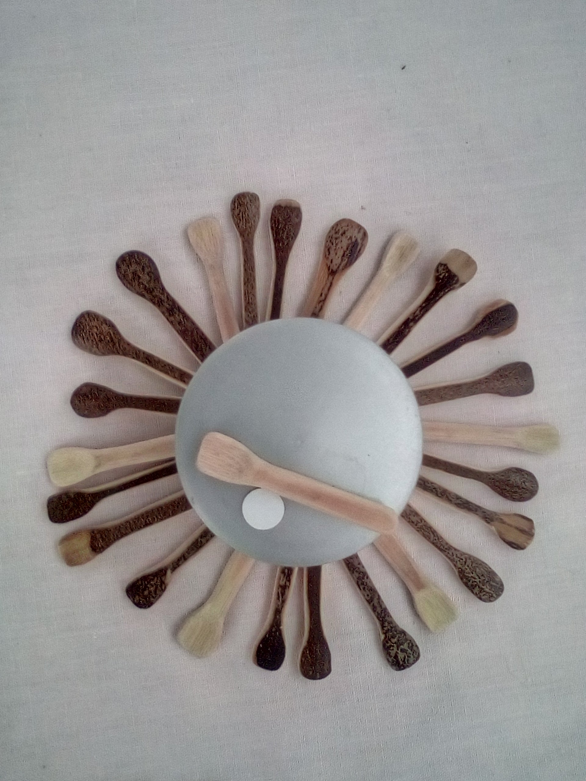 Spatule à maquillage en bambou noir  artisanale 5-6 cm à tête large