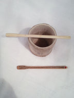 Touilleur en bambou noir artisanal 12-13 cm orné d'un strass rouge