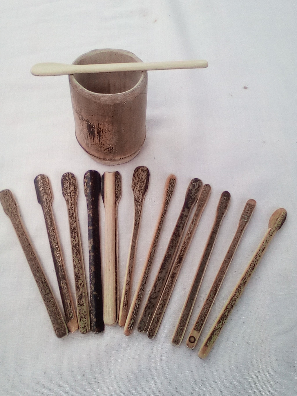 touilleur en bambou noir artisanal 12-13 cm naturel