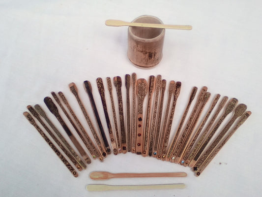 Touilleur en bambou noir artisanal 13-14 cm naturel