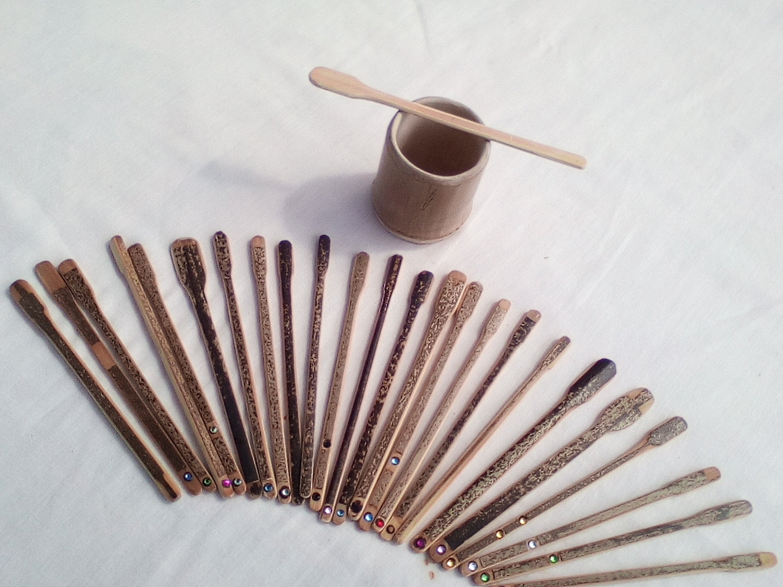 Gamme de touilleur en bambou noir artisanal 15-16 cm