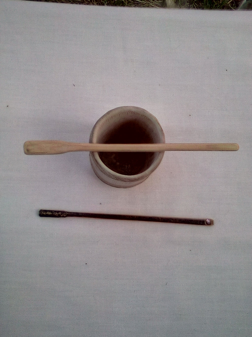 Touilleur en bambou noir artisanal15-16 cm orné d'un strass rose clair