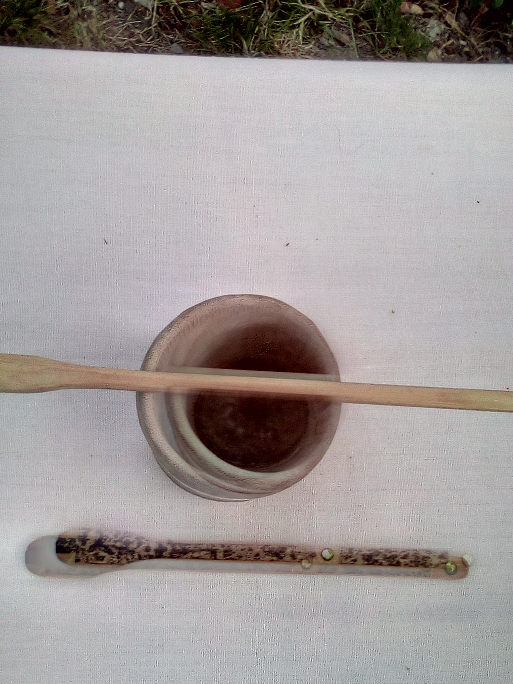 Touilleur en bambou noir artisanal 15-16 cm orné de deux strass blancs