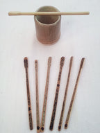 Touilleur en bambou noir artisanal 15-16 cm estampillé de la croix