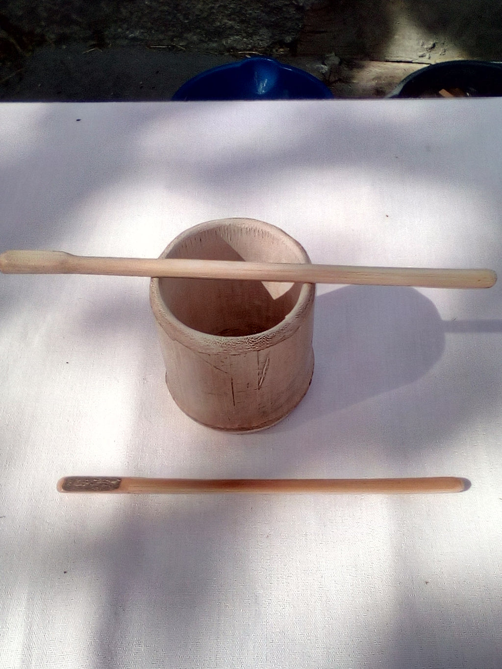 Touilleur en bambou noir artisanal 15-16 cm original