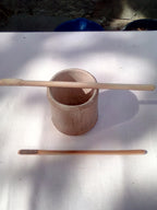 Touilleur en bambou noir artisanal 15-16 cm original