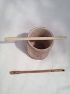 Touilleur en bambou noir artisanal 12-13cm orné d'un strass noir