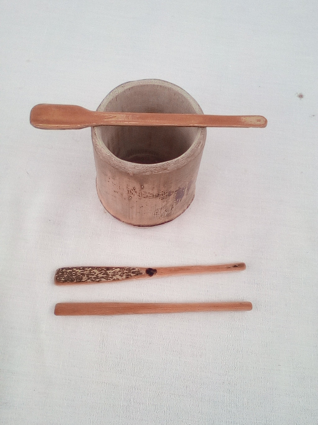 Touilleur spatule en bambou noir artisanal 11-12 cm