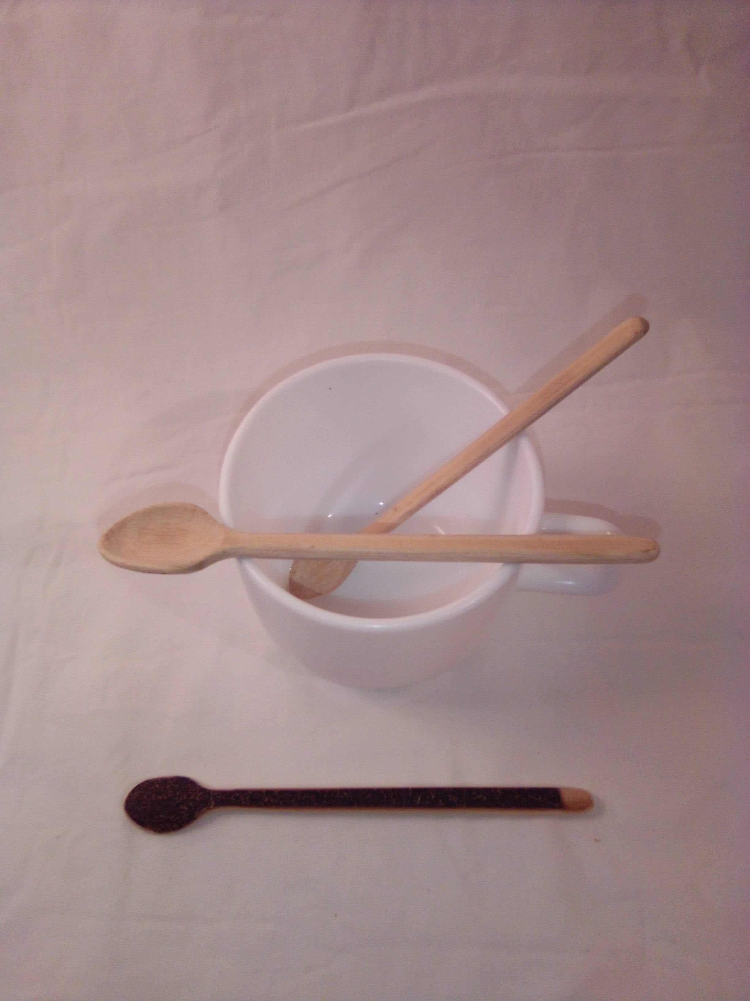 Très fine petite cuillère en bambou noir artisanale de 13 cm