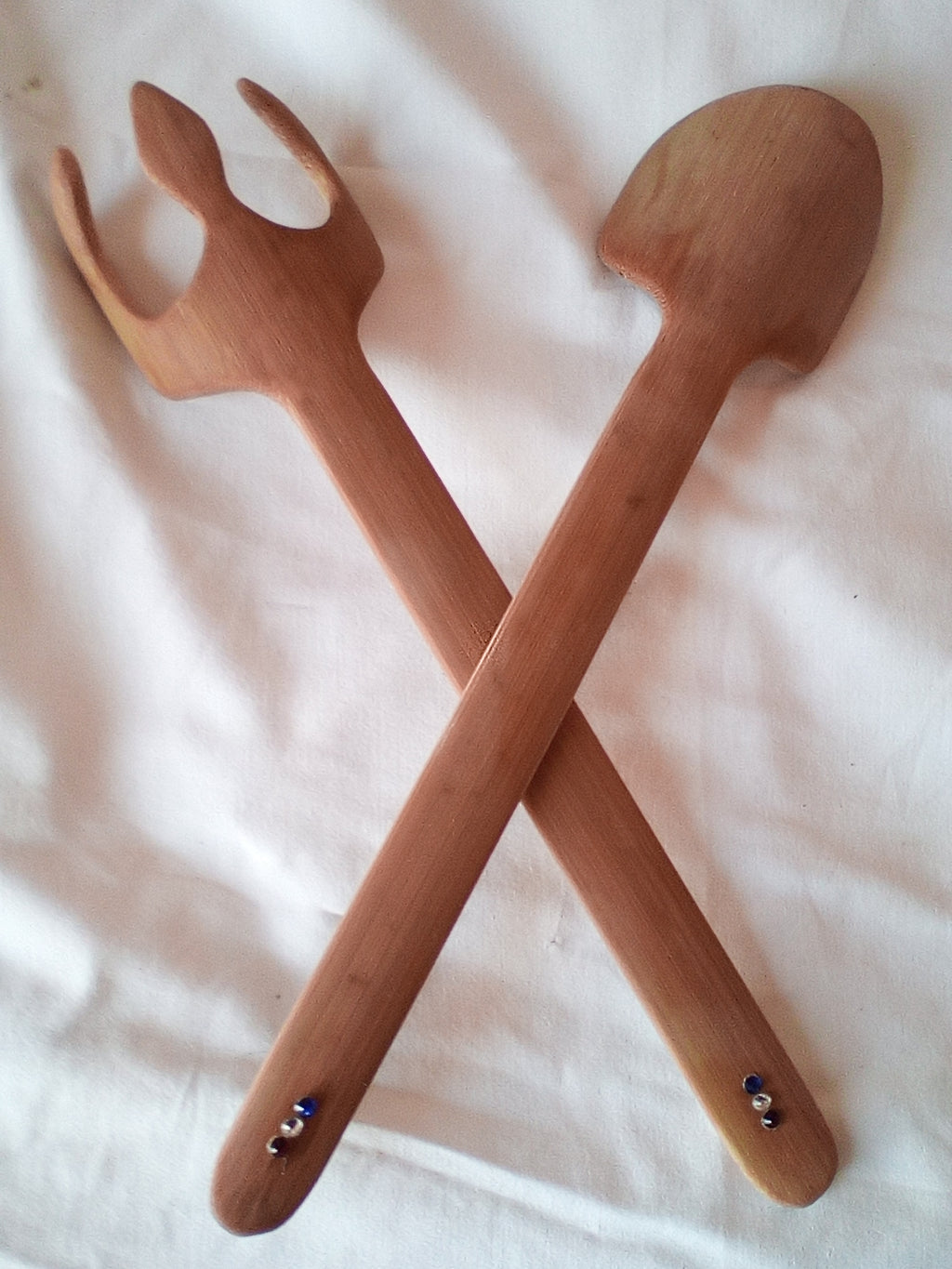 Couerts à salade en bambou artisanaux de 28 cm, pelés, estampillés d'une croix